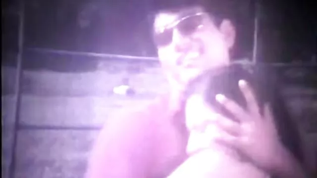 Chérie baisée film x de lesbienne par un mec dans la salle de bain