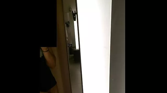 Une japonaise blonde film x lesbiene s'est rasée la chatte et a fait une pipe à un mec