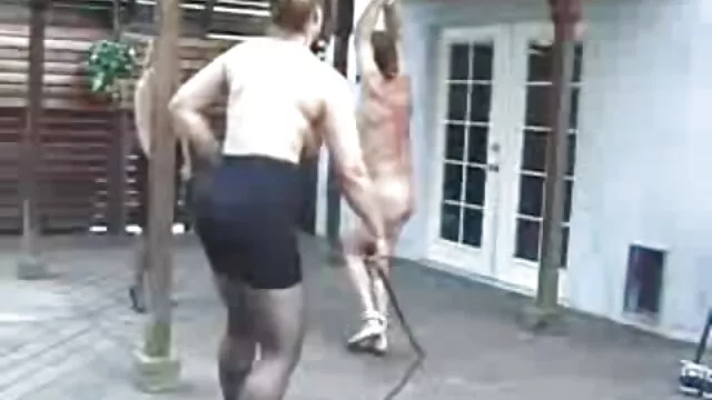 Des femmes matures film x amateur lesbienne avec un homme ont séduit un mec pour le sexe