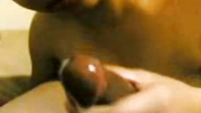 Fétichiste des pieds baise les pieds de film porno lesbien poussin en chaleur