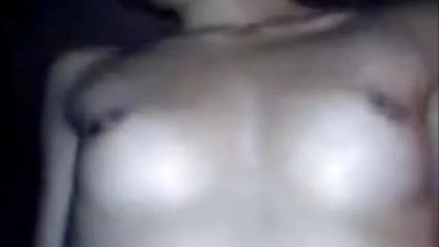 Le mec a réveillé sa copine avec des caresses et l'a film porno pour lesbienne mise dans l'anus