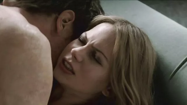 Sexe sur film x lesbiene le sol avec une fille mince avec de petits seins