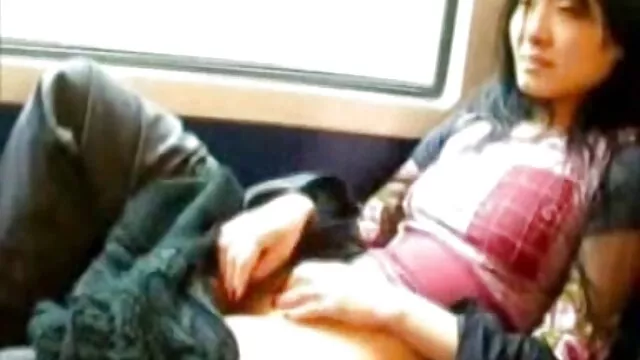 Une maman salope apprend à sa fille à sucer la bite de video x lesbienne gratuit papa et donne de précieux conseils