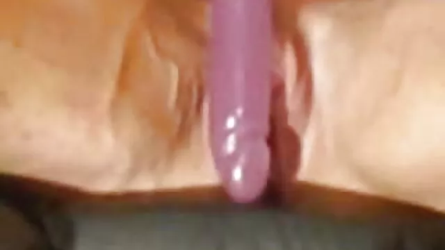 Cutie suce la bite d'une poussin transsexuelle à xlesbienne l'extérieur