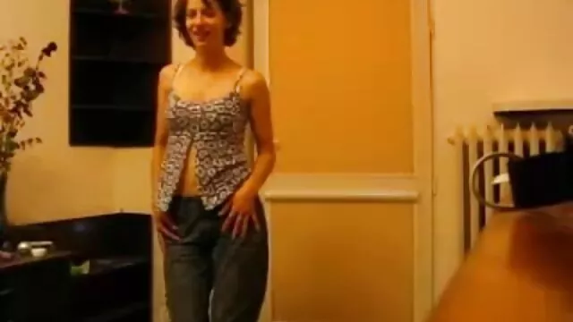 Le mari lèche la chatte film porno français lesbienne de la belle femme et se fait sucer en enregistrement privé