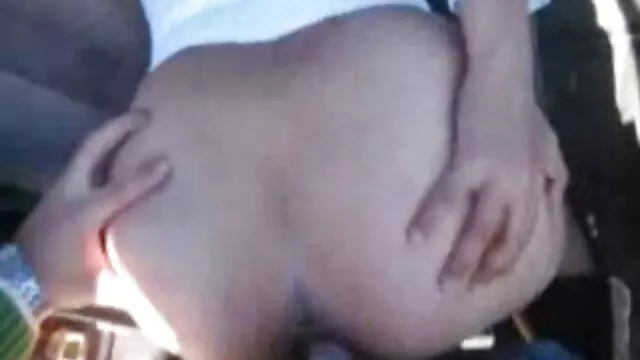 Jolie femme allemande se promène film porno de lesbienne gratuit nue dans la ville
