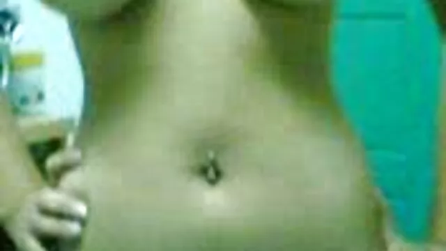 Une pute allemande se fait défoncer dans tous les trous en film x lesbienne black convertible