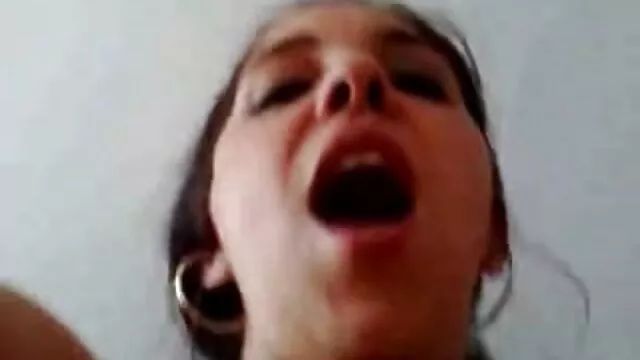 Belle brune film x lesbienne francais ne craint pas la baise en groupe