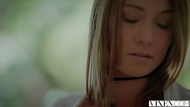 Un faux chauffeur de taxi a pris le paiement en nature d'un compagnon de route en la baisant à la film porno français lesbienne voiture