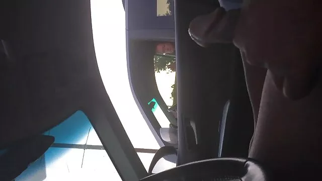Le vieux loup de mer fait frire film x de lesbienne la génisse qu'il a attrapée dur