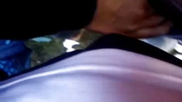 Shmara torture les lèvres de son partenaire, gonflées film porno avec lesbienne après une pompe vaginale