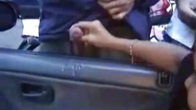 Les filles jouent au billard avec un mec et le sucent quand il perd vidéo x lesbienne