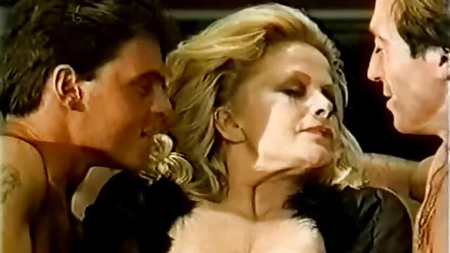 Plantureuse film porno guine Domina se moque du pénis en chaleur