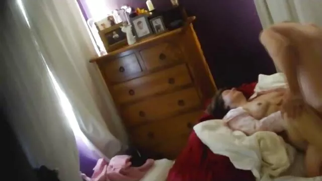 Un mari film lesbienne porno gratuit dépravé filmé alors que sa femme le suce