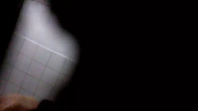 Le garçon a accroché la nana à l'envers et l'a film lesbienne x gratuit fouettée