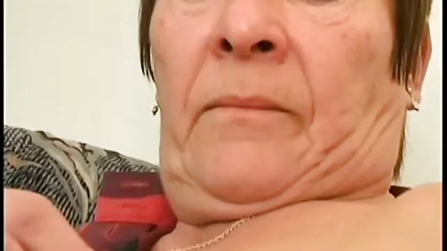 Un faux film porno lesbien streaming agent porno amène une fille à l'orgasme