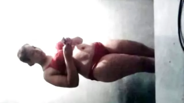 Grosse bite dans le trou rasé film porno lesbienne gratuit d'emo asiatique