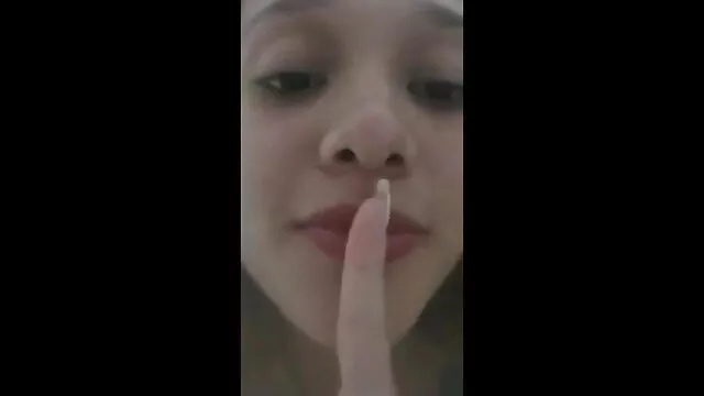 Salope bronzée rase son vagin et doigte son clitoris x video porno lesbienne