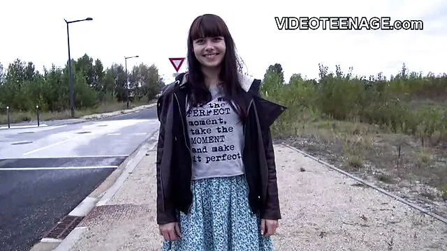 Un étudiant en film x francais lesbienne uniforme a baisé un tyran après les cours