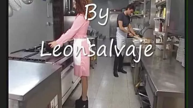 Pendant les cours de yoga, un athlète nu baise vivement avec un ami film porno français lesbienne