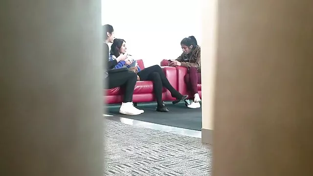 Les lesbiennes filme x lesbienne ont du bon sexe dans un faux taxi