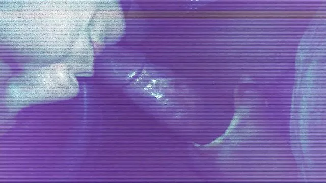 Des filles bien roulées dans une compilation porno montrent un cul filmxlesbienne et des seins serrés