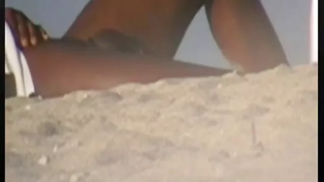 Mulâtre avec des dreadlocks a fait une pipe profonde et film x lesb savoureuse