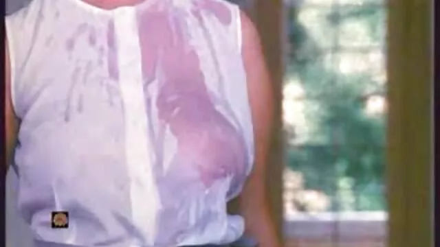 Katrina en film x lesb bas se baise avec une bite en verre